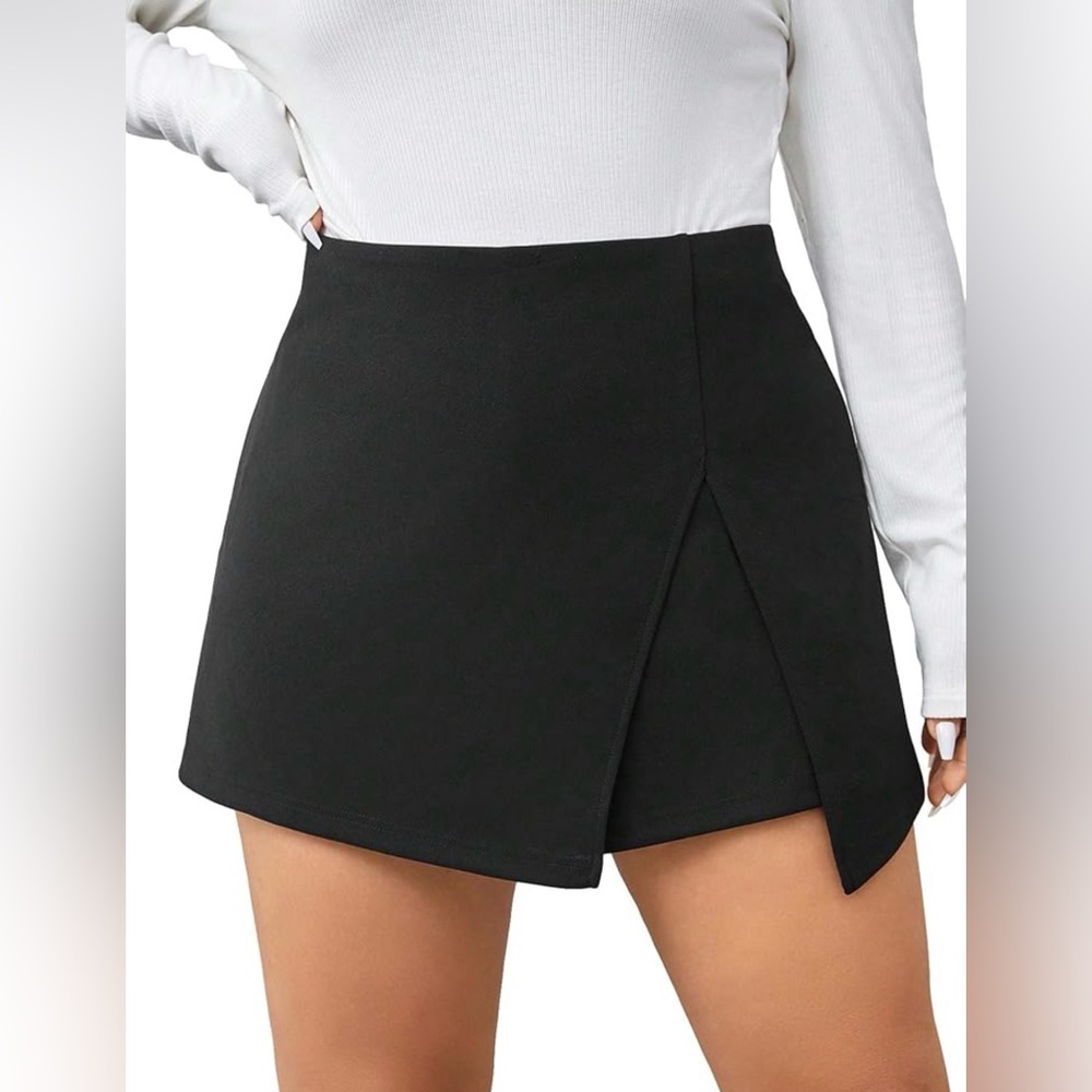 Clary Front Slit Black Skort - Picture 3 of 9
